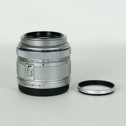 OLYMPUS M.ZUIKO DIGITAL 14-42mm F3.5-5.6IIR シルバー