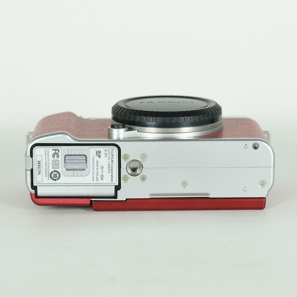 FUJIFILM X-A1 ボディ レッドの出品 | ONE SCENE（ワンシーン）