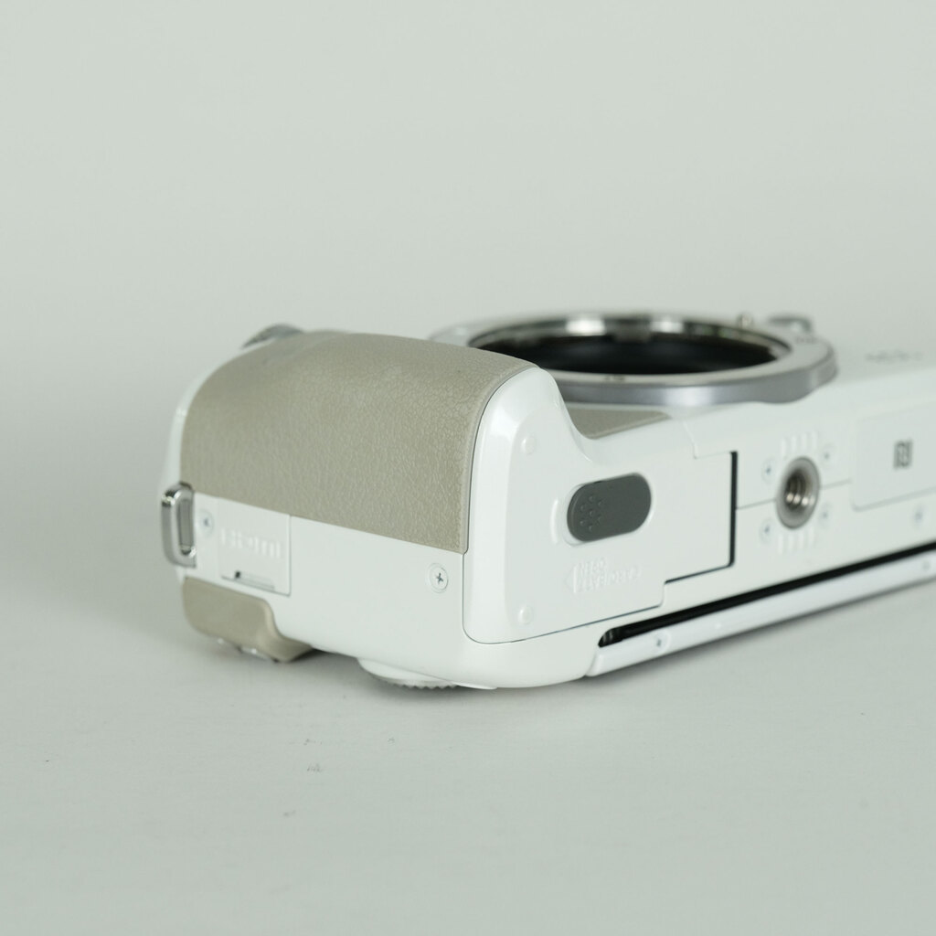 Canon EOS M3 ボディ ホワイトの出品 | ONE SCENE（ワンシーン）