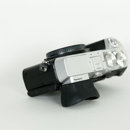 Panasonic LUMIX DMC-GX8 ボディ シルバー