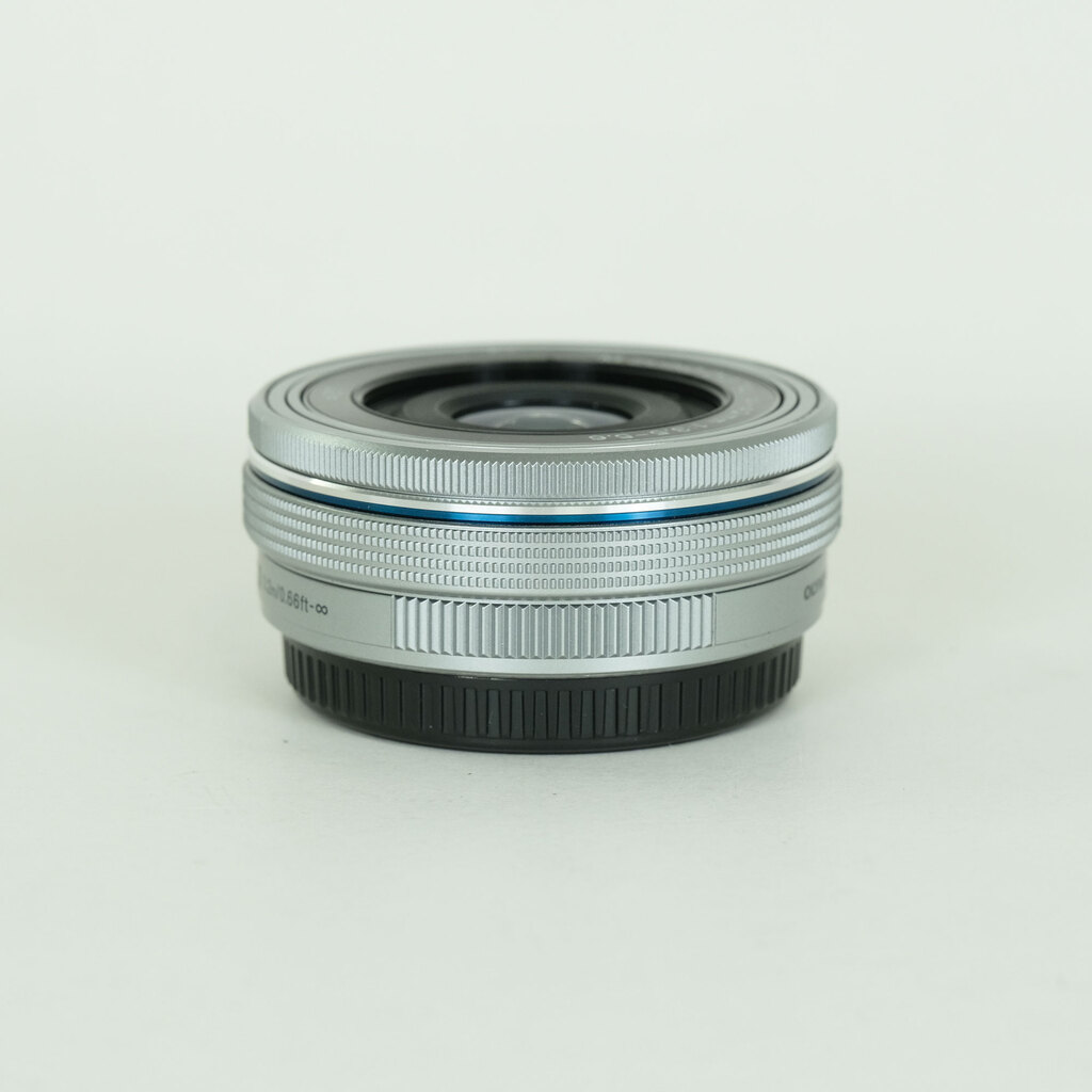 OLYMPUS M.ZUIKO DIGITAL ED 14-42mm F3.5-5.6 EZ シルバー OLYMPUS M.ZUIKO DIGITAL ED 14-42mm F3.5-5.6 EZ シルバー