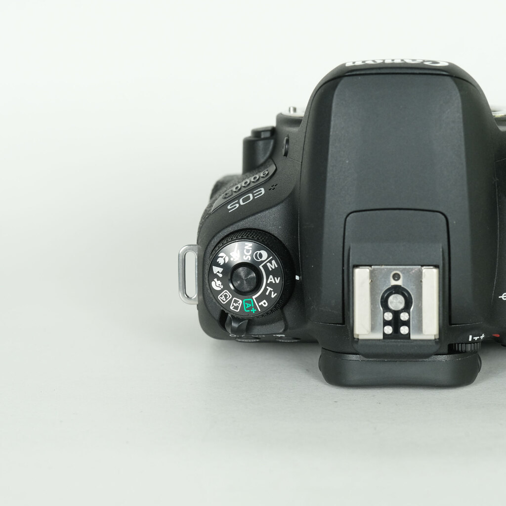 Canon EOS 9000D