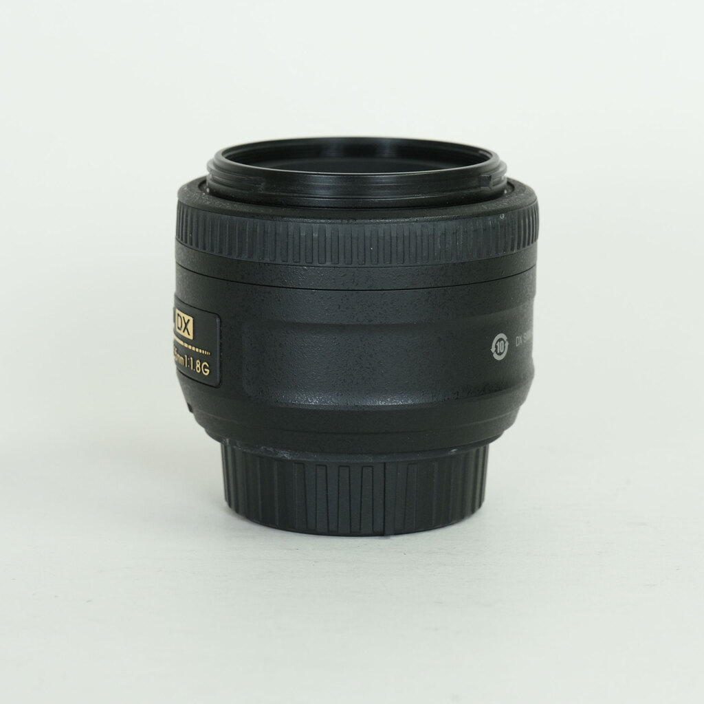 Nikon AF-S DX NIKKOR 35mm f/1.8G Nikon AF-S DX NIKKOR 35mm f/1.8G