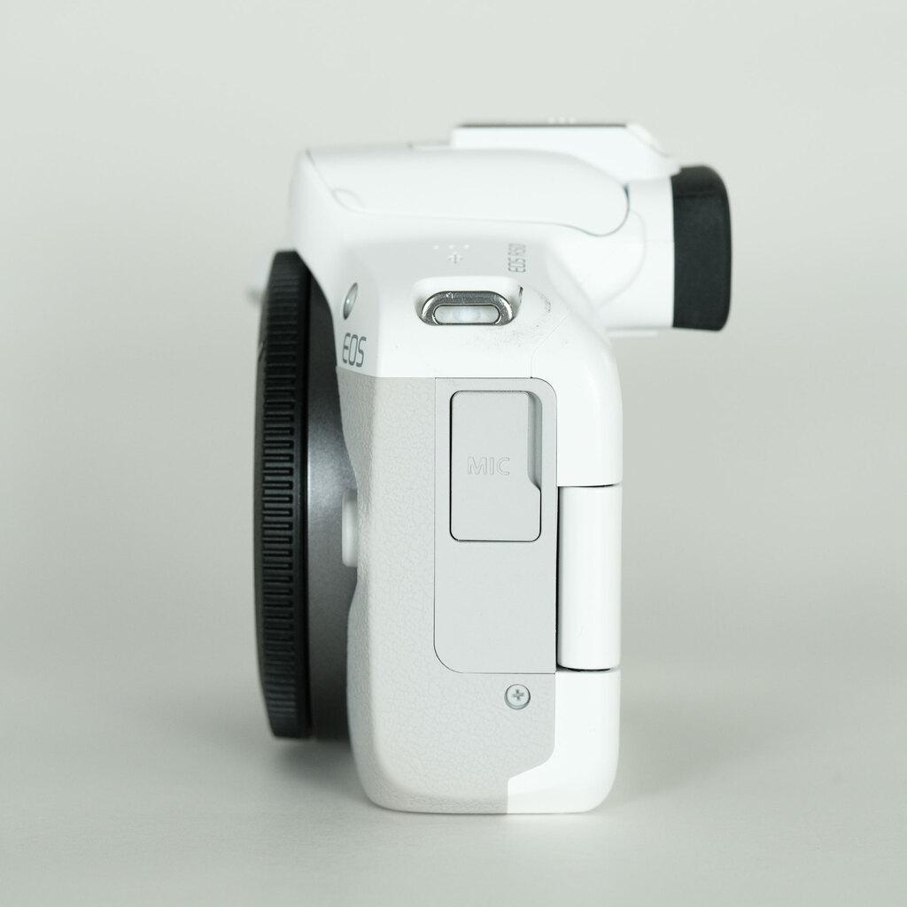 Canon EOS R50