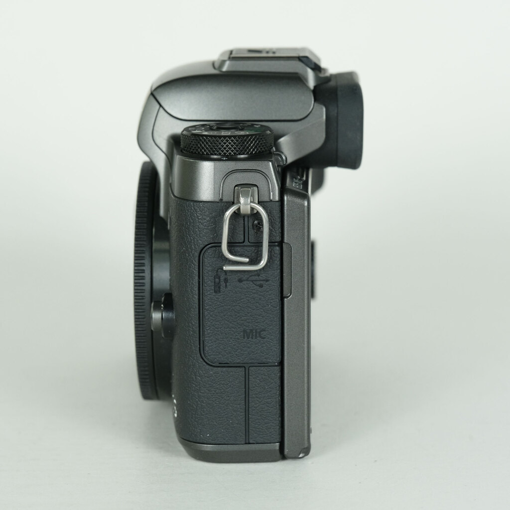 Canon EOS M5 [�{�f�B]