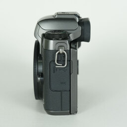 Canon EOS M5