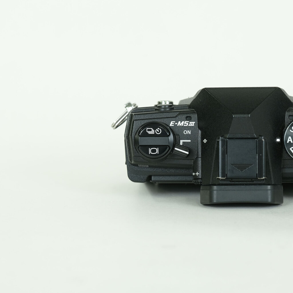 OLYMPUS OM-D E-M5 Mark III