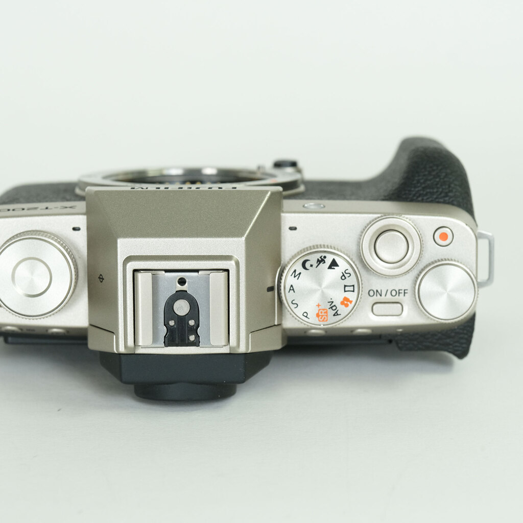 FUJIFILM X-T200 ボディ シャンパンゴールド