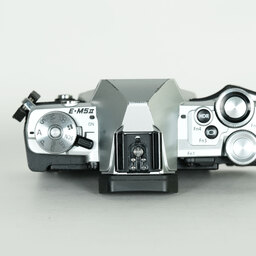 OLYMPUS OM-D E-M5 Mark II