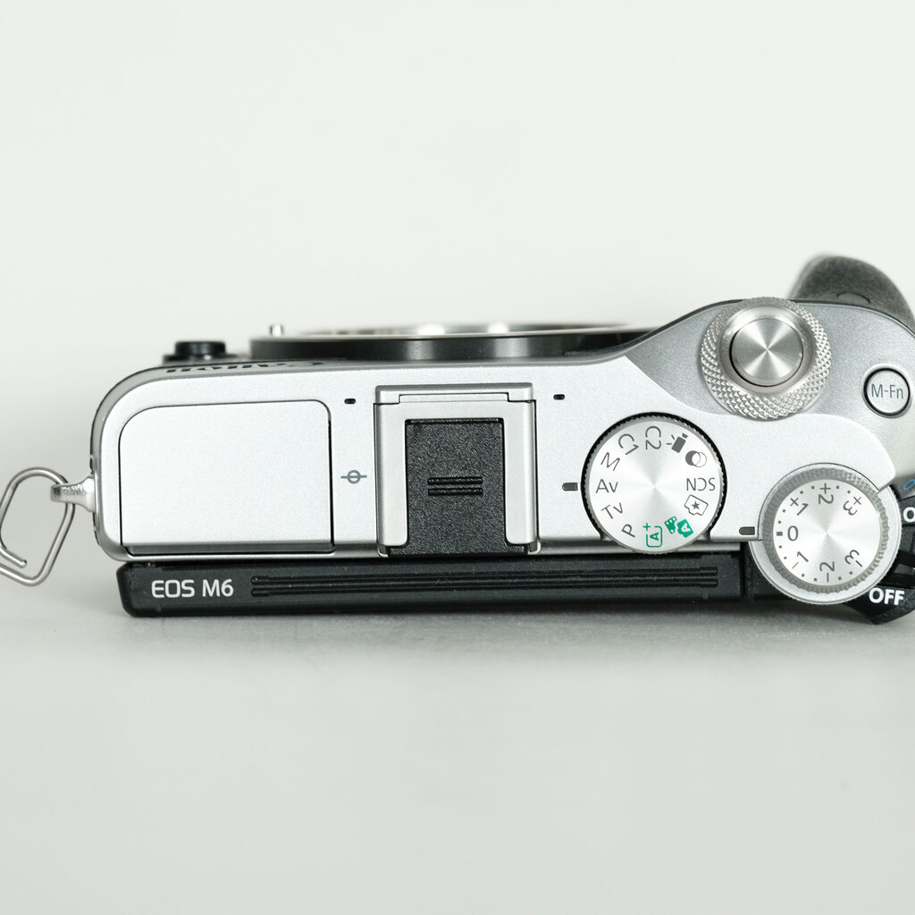 Canon EOS M6