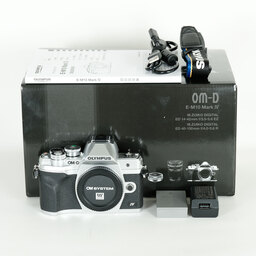OLYMPUS OM-D E-M10 Mark IV