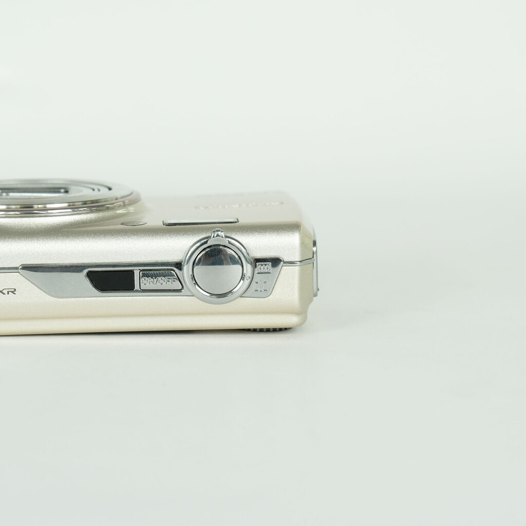 FUJIFILM FinePix F200EXR　シルバー