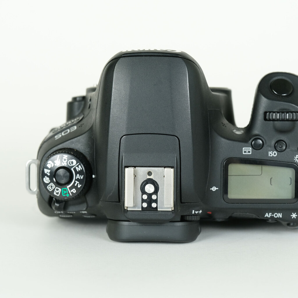 Canon EOS 9000D