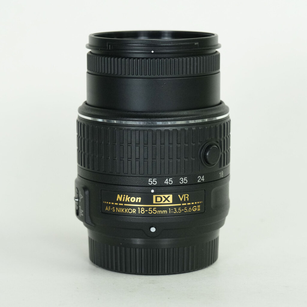 Nikon AF-S DX NIKKOR 18-55mm f3.5-5.6G VR II Nikon AF-S DX NIKKOR 18-55mm f3.5-5.6G VR II