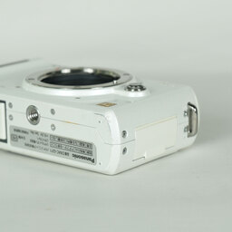 Panasonic LUMIX DMC-GF1 ボディ シェルホワイト