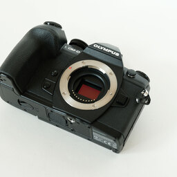 OLYMPUS OM-D E-M1 Mark II