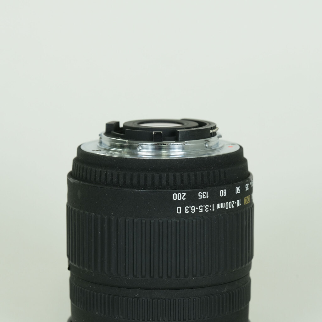 SIGMA 18-200mm F3.5-6.3 DC [ニコンF用]