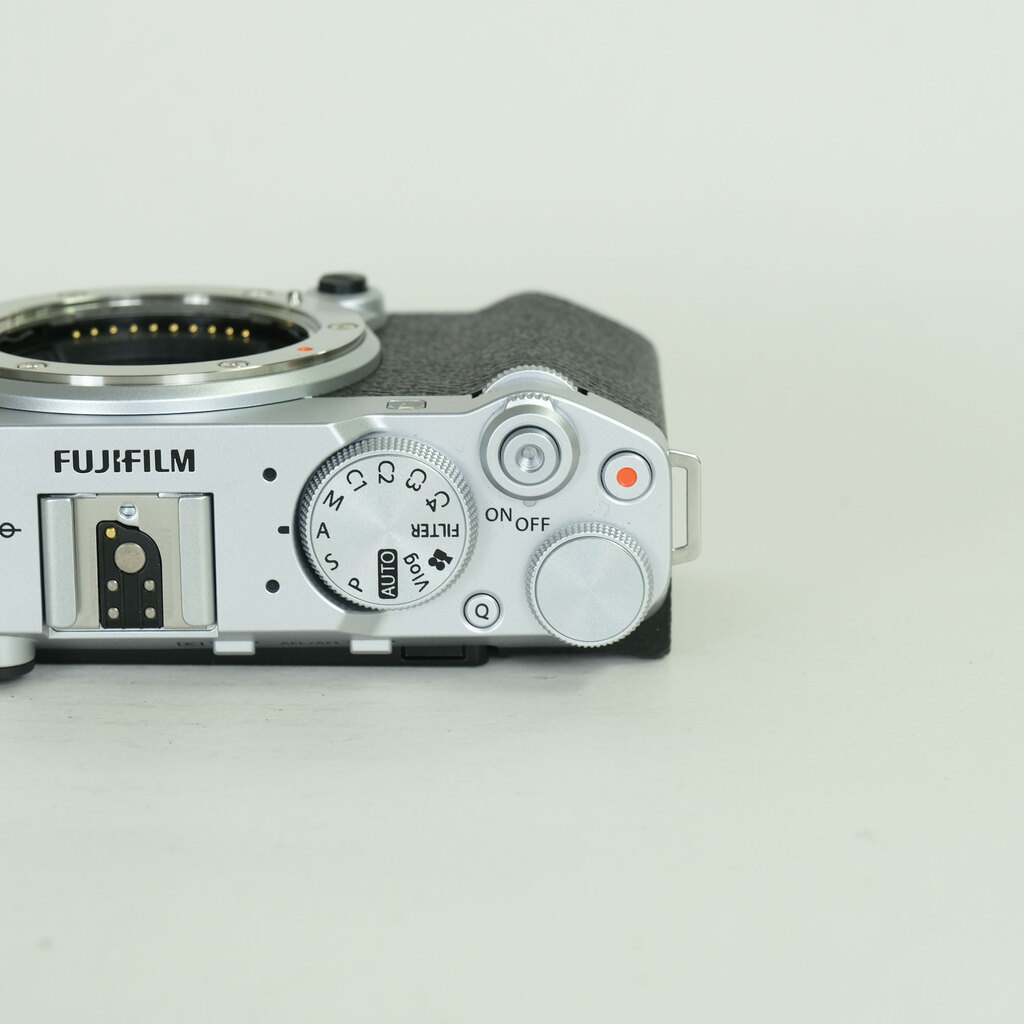 FUJIFILM X-M5
