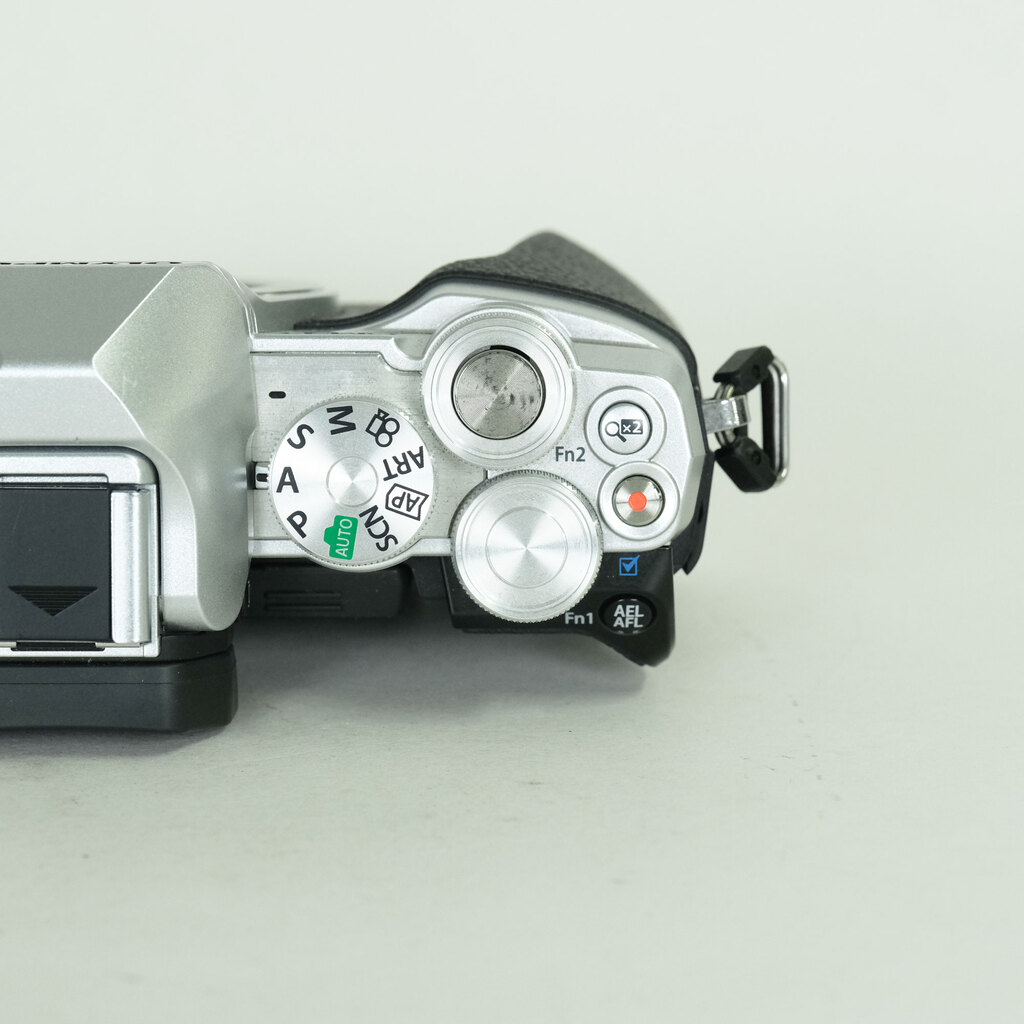 OLYMPUS OM-D E-M10 Mark III