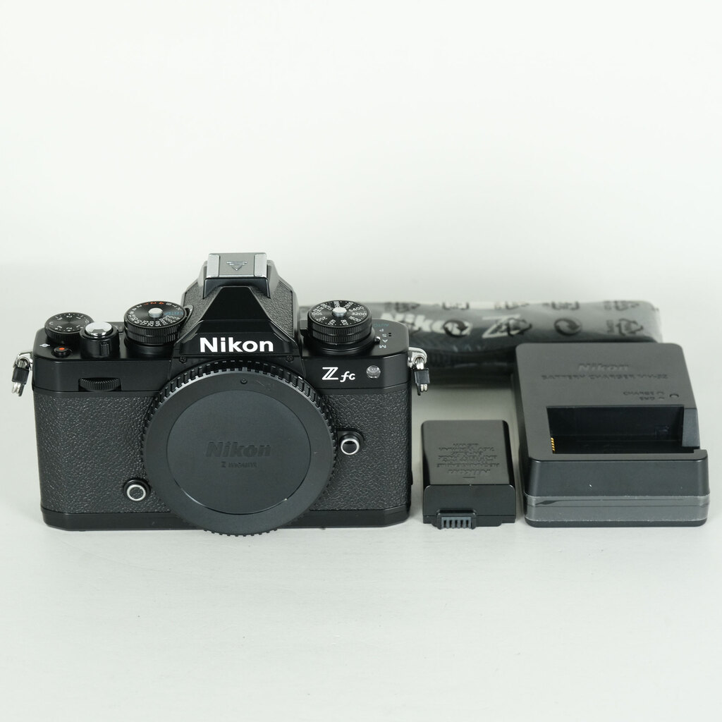 Nikon Z fc [�{�f�B �u���b�N]