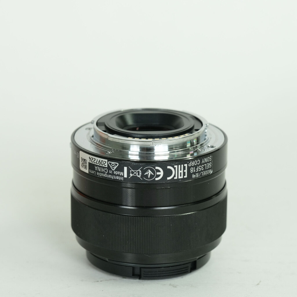 SONY E 35mm F1.8 OSS SEL35F18