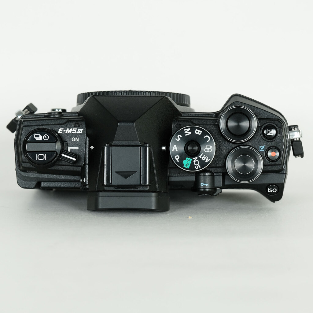 OLYMPUS OM-D E-M5 Mark III