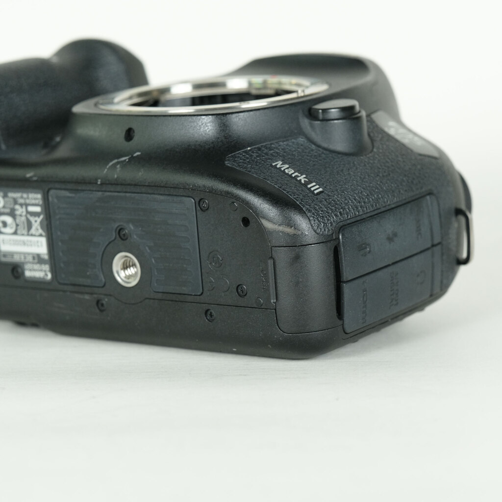 Canon EOS 5D Mark III Canon EOS 5D Mark III