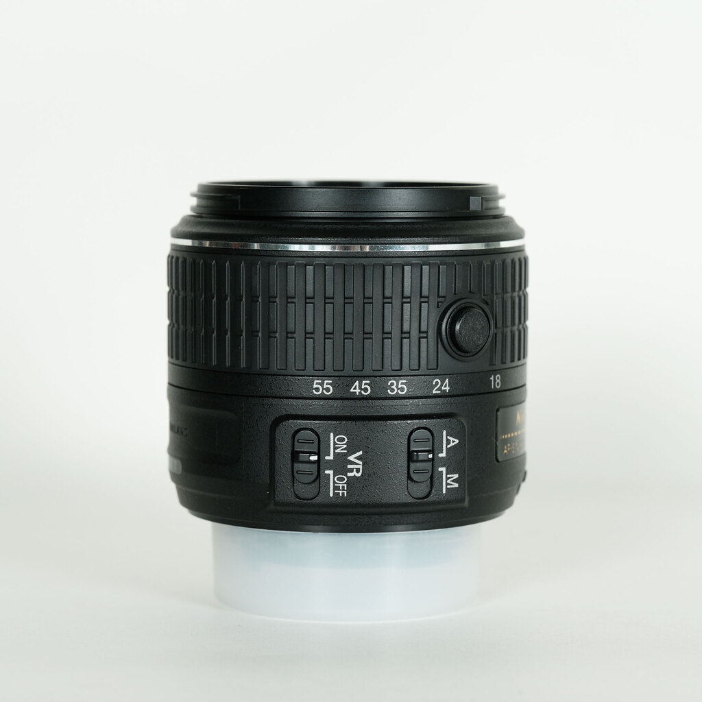 Nikon AF-S DX NIKKOR 18-55mm f3.5-5.6G VR II Nikon AF-S DX NIKKOR 18-55mm f3.5-5.6G VR II