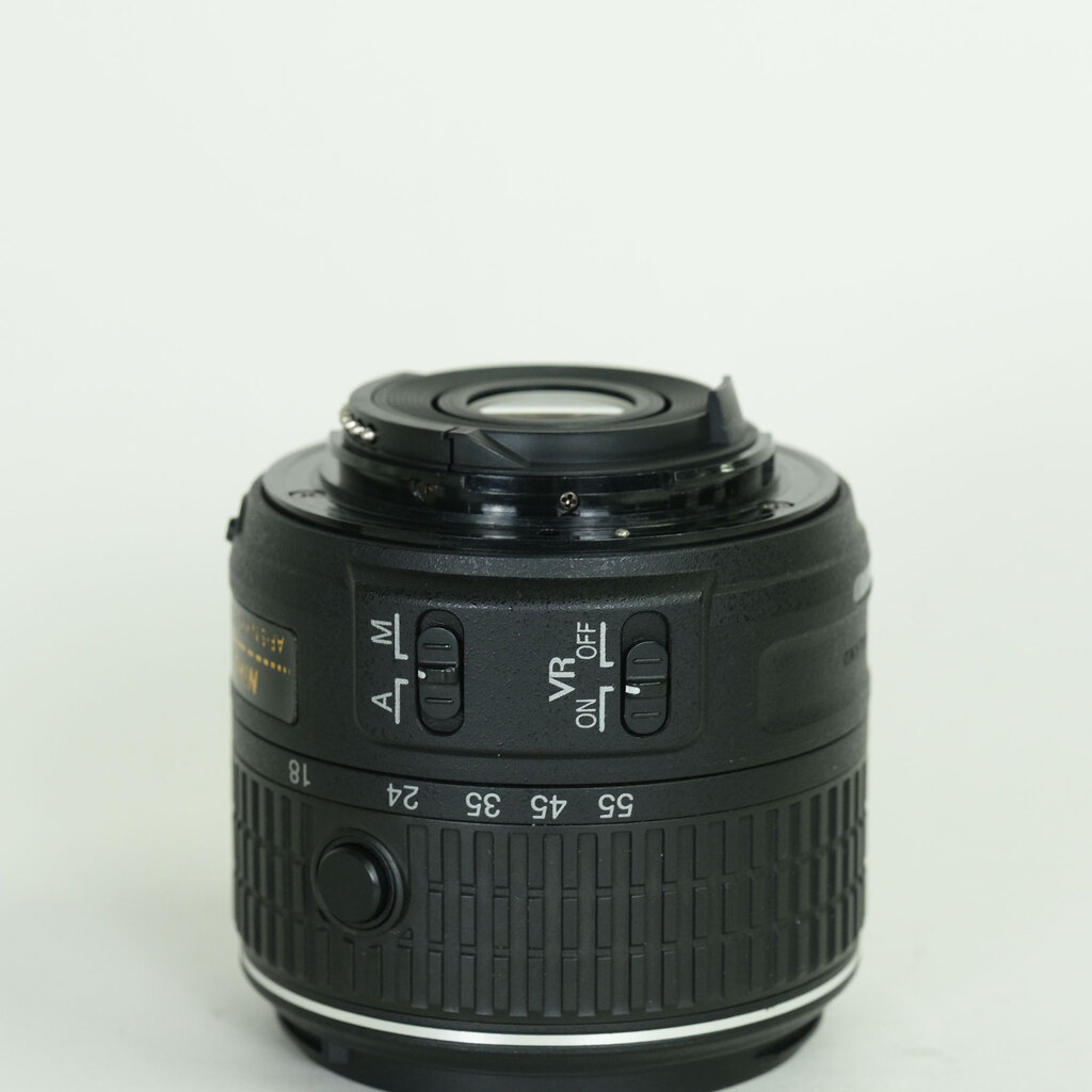 Nikon AF-S DX NIKKOR 18-55mm f3.5-5.6G VR II Nikon AF-S DX NIKKOR 18-55mm f3.5-5.6G VR II