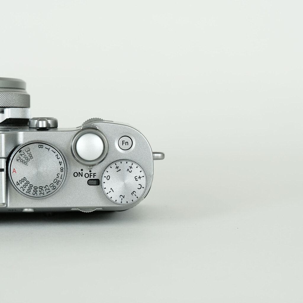 FUJIFILM X100F シルバー FUJIFILM X100F シルバー