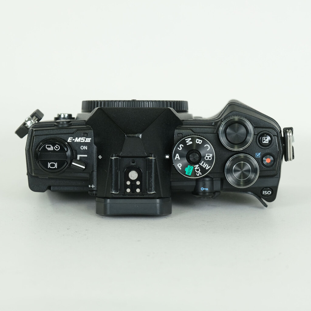 OLYMPUS OM-D E-M5 Mark III