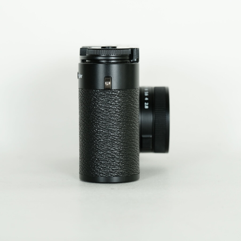 FUJIFILM X half X-HF1