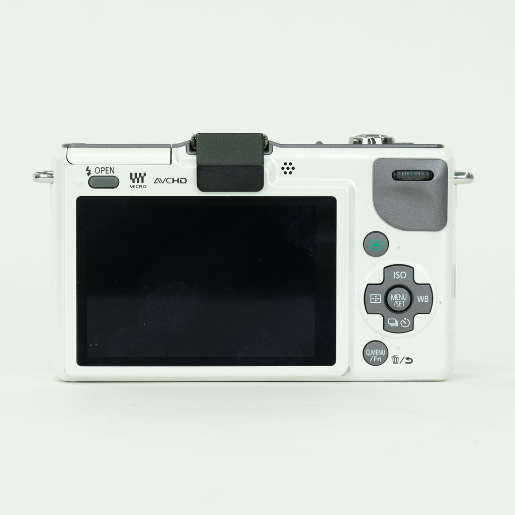 Panasonic LUMIX DMC-GF2-K ボディ ホワイト Panasonic LUMIX DMC-GF2-K ボディ ホワイト