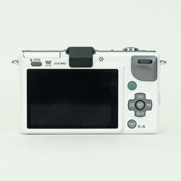 Panasonic LUMIX DMC-GF2-K ボディ ホワイト Panasonic LUMIX DMC-GF2-K ボディ ホワイト