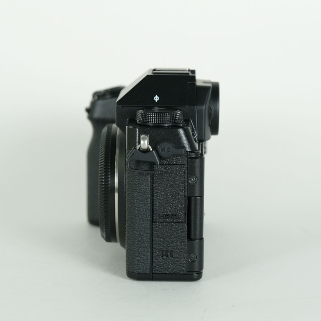 FUJIFILM X-S20