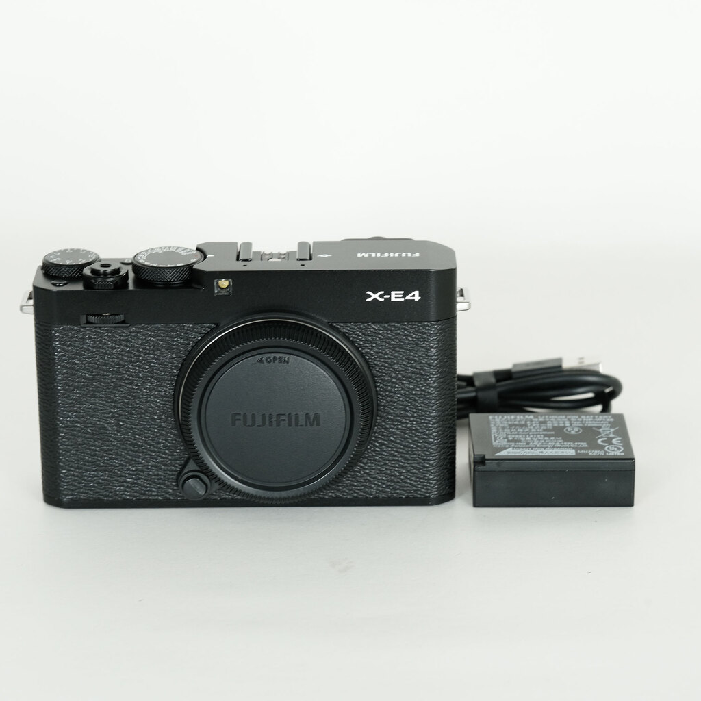 FUJIFILM X-E4