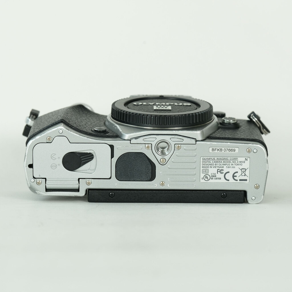 OLYMPUS OM-D E-M5 Mark IIの出品 | ONE SCENE（ワンシーン）