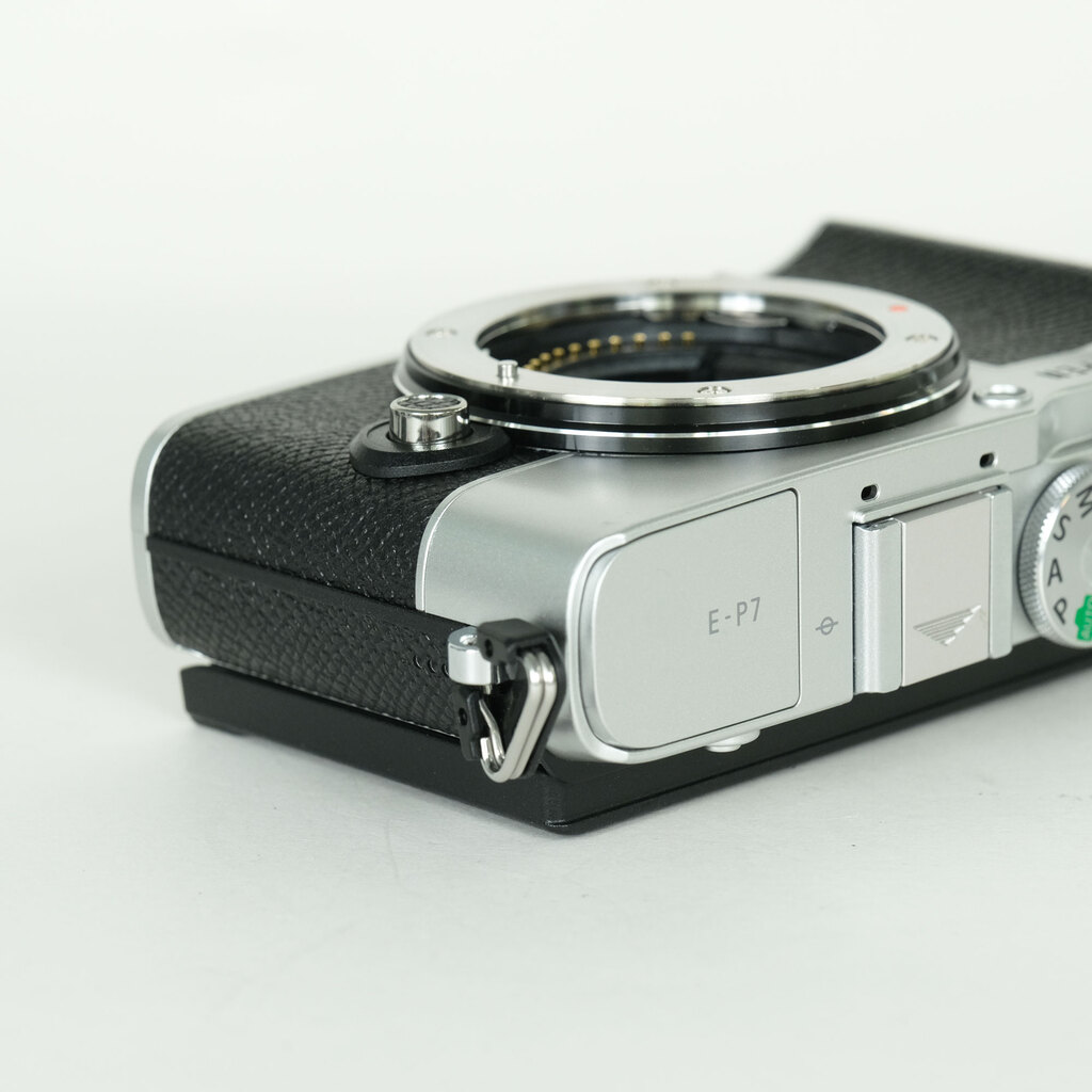 OLYMPUS PEN E-P7