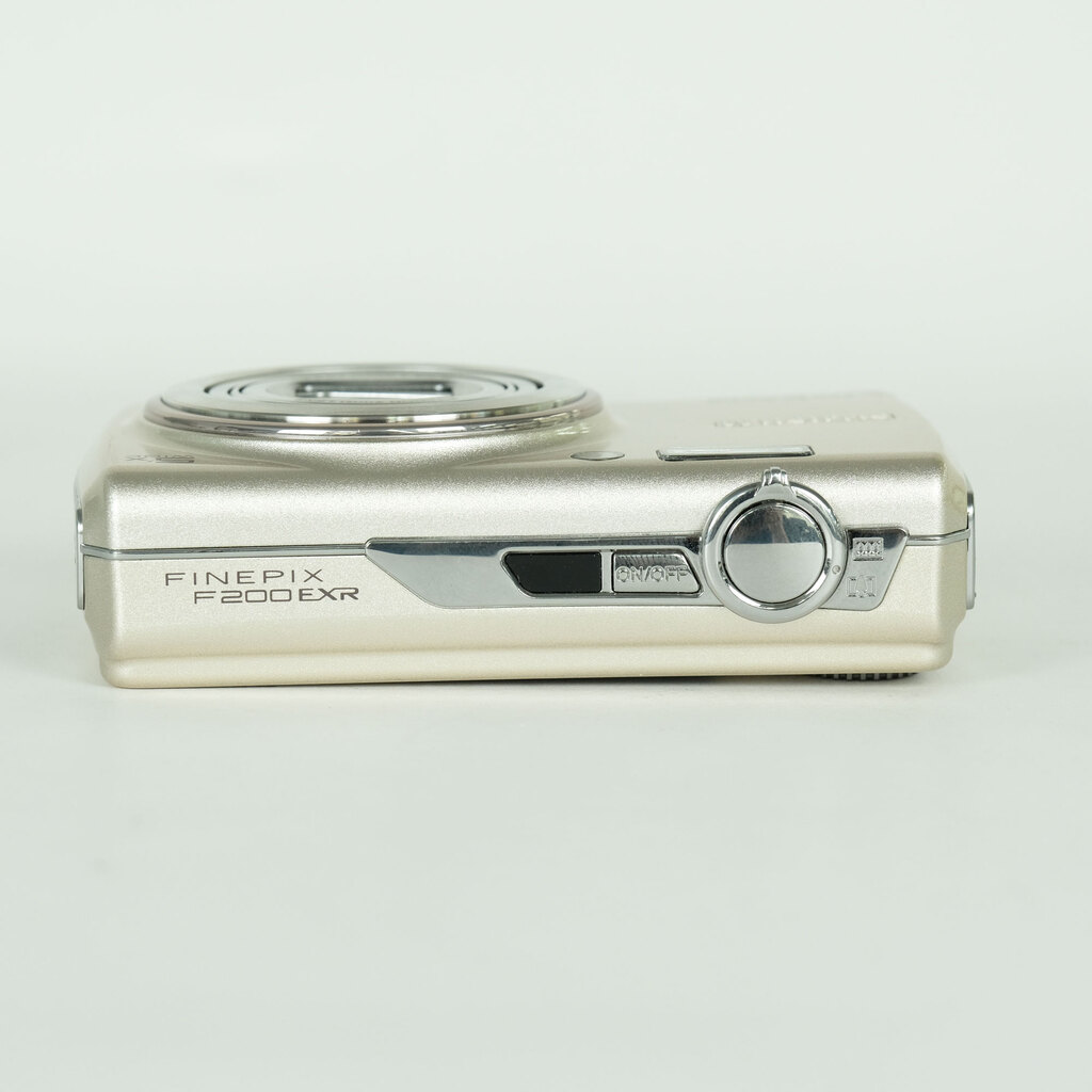 FUJIFILM FinePix F200EXR　シルバー