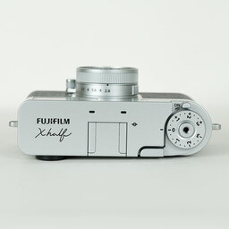 FUJIFILM X half X-HF1
