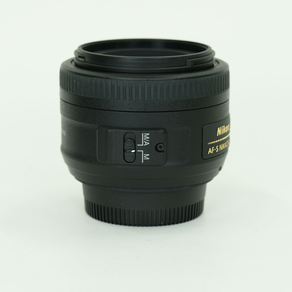 Nikon AF-S DX NIKKOR 35mm f/1.8G Nikon AF-S DX NIKKOR 35mm f/1.8G