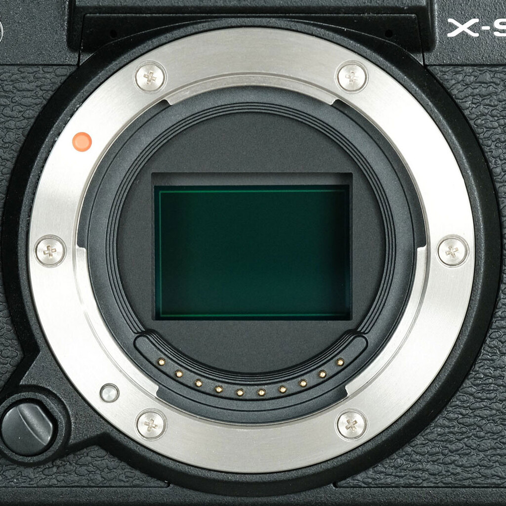 FUJIFILM X-S20