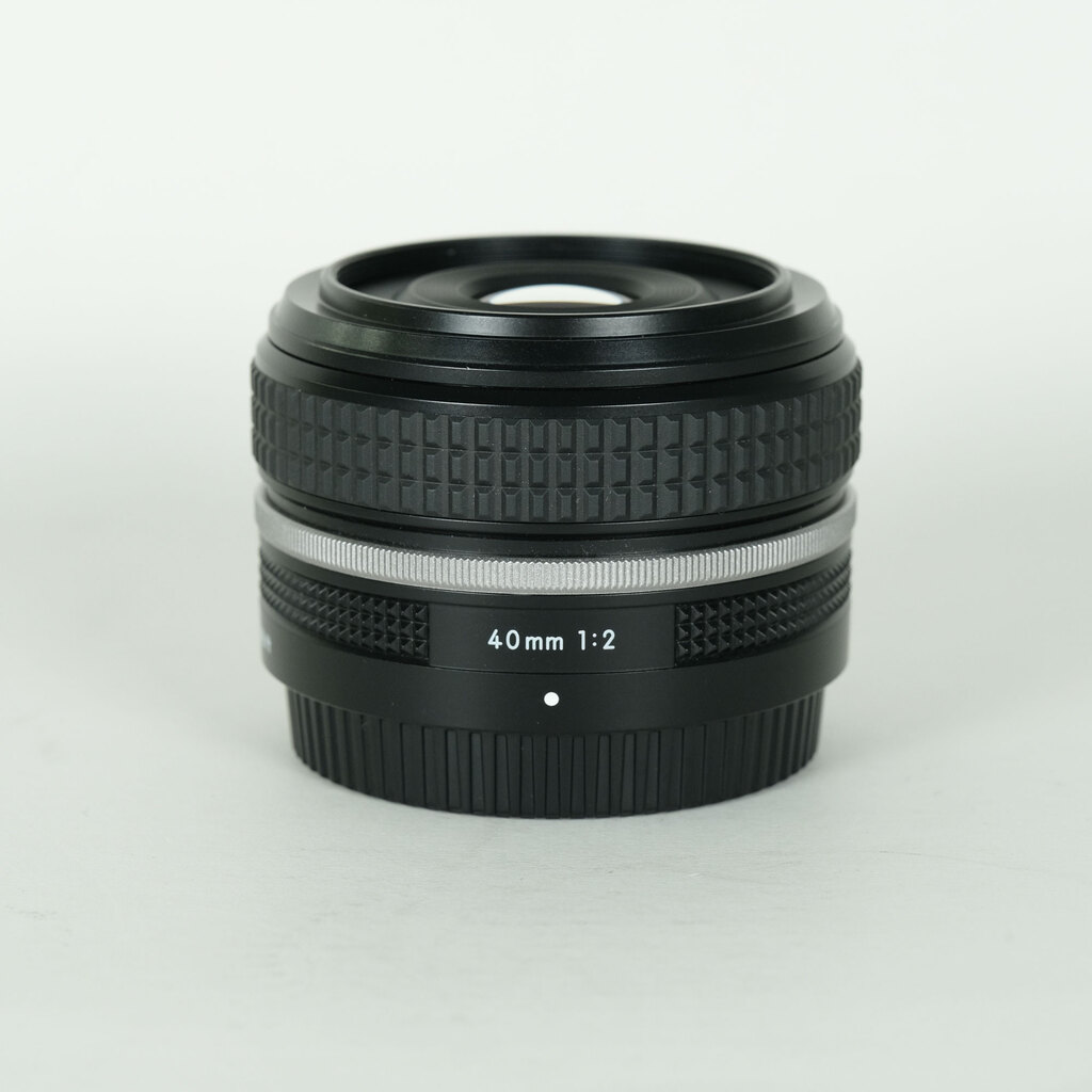 Nikon NIKKOR Z 40mm f/2 Nikon NIKKOR Z 40mm f/2