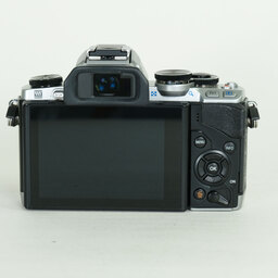 OLYMPUS OM-D E-M10 ボディ シルバー