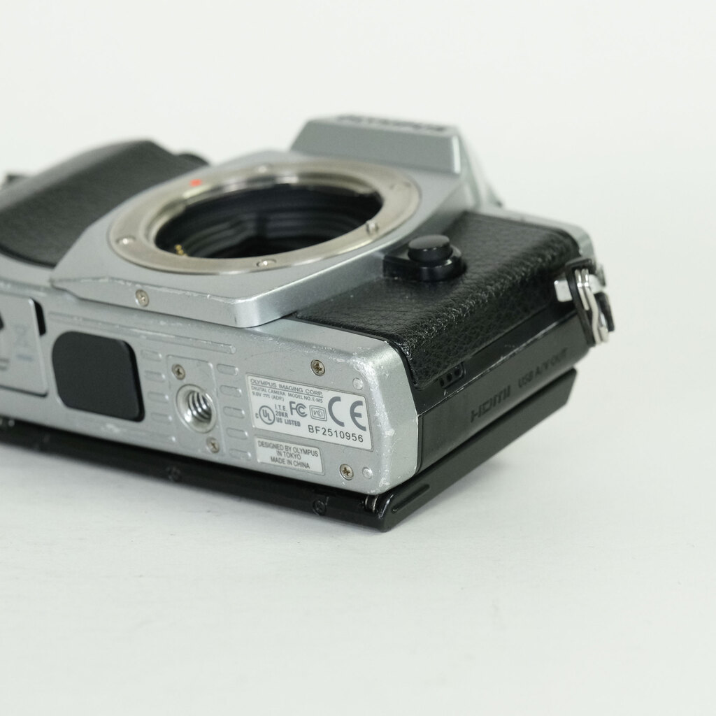 OLYMPUS OM-D E-M5 ボディ シルバー