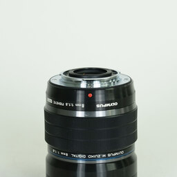 OLYMPUS M.ZUIKO DIGITAL ED 8mm F1.8 Fisheye PRO