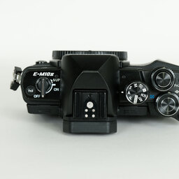 OLYMPUS OM-D E-M10 Mark II OLYMPUS OM-D E-M10 Mark II