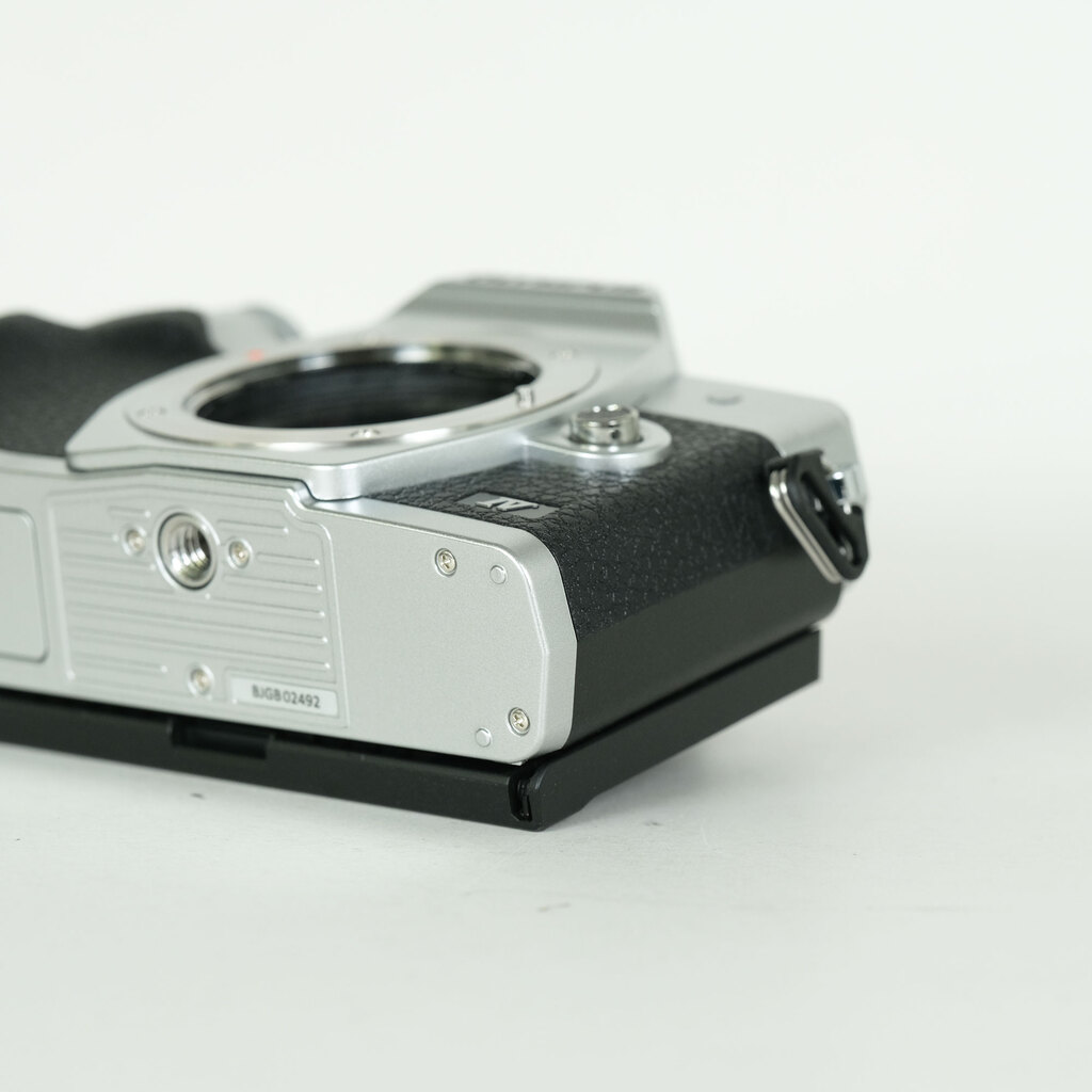 OLYMPUS OM-D E-M10 Mark IV OLYMPUS OM-D E-M10 Mark IV