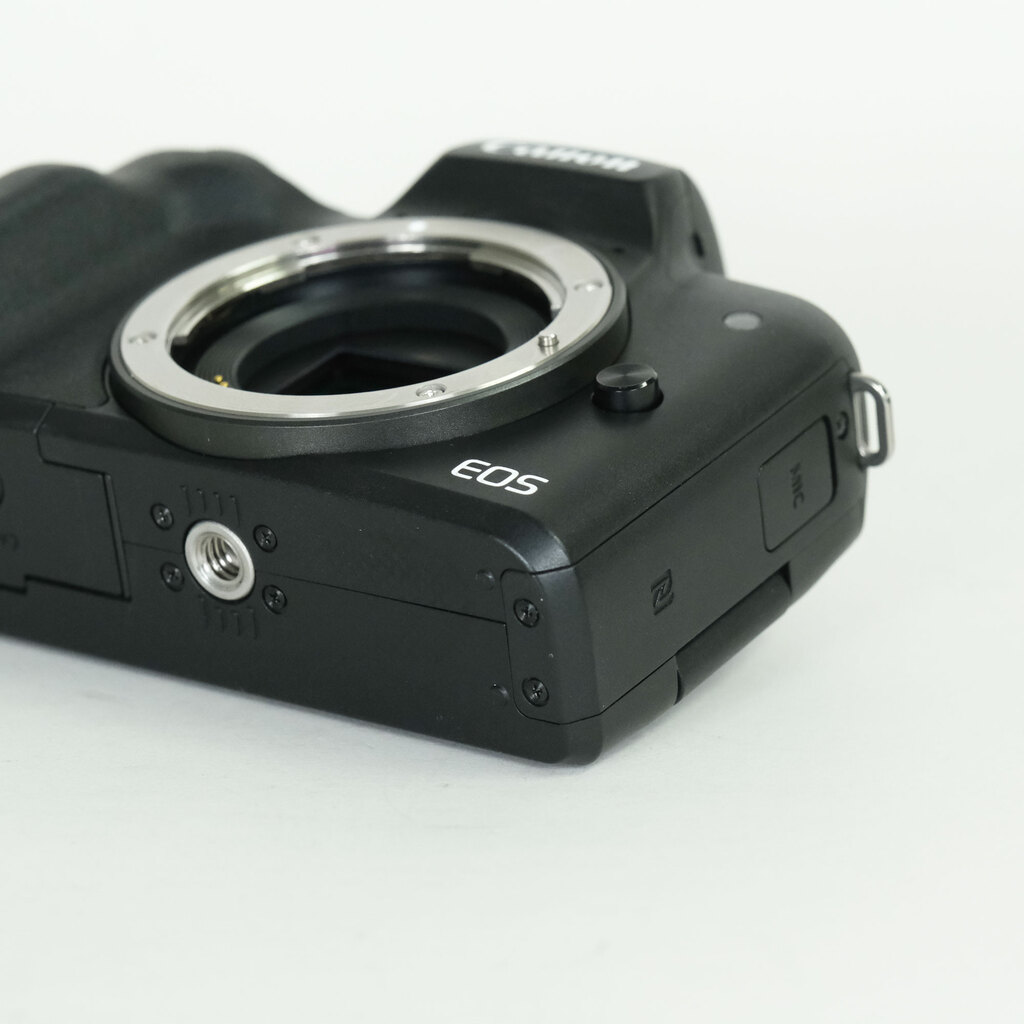 Canon EOS Kiss M Canon EOS Kiss M