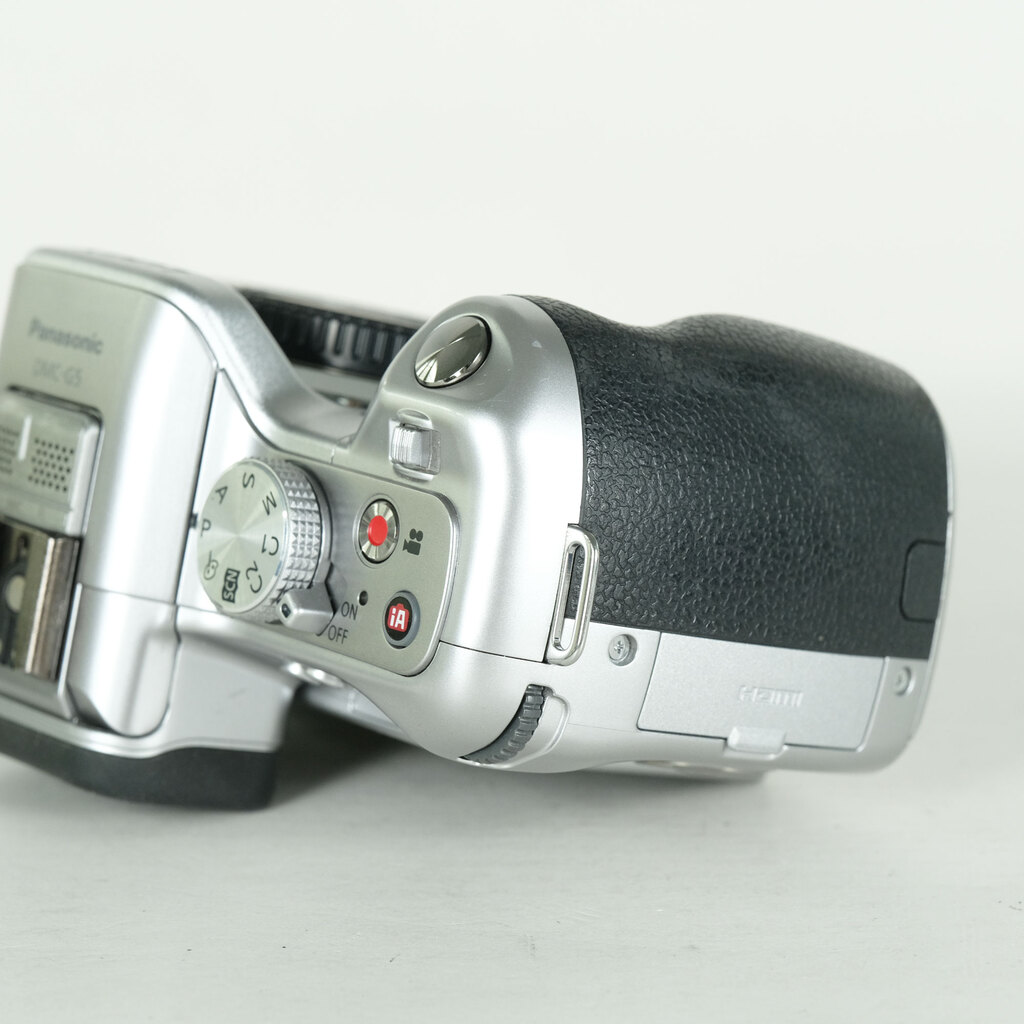 Panasonic LUMIX DMC-G5-S ボディ ソリッドシルバーの出品 | ONE SCENE